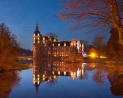 Though the park is superb all the time it looks magnificent at the night time